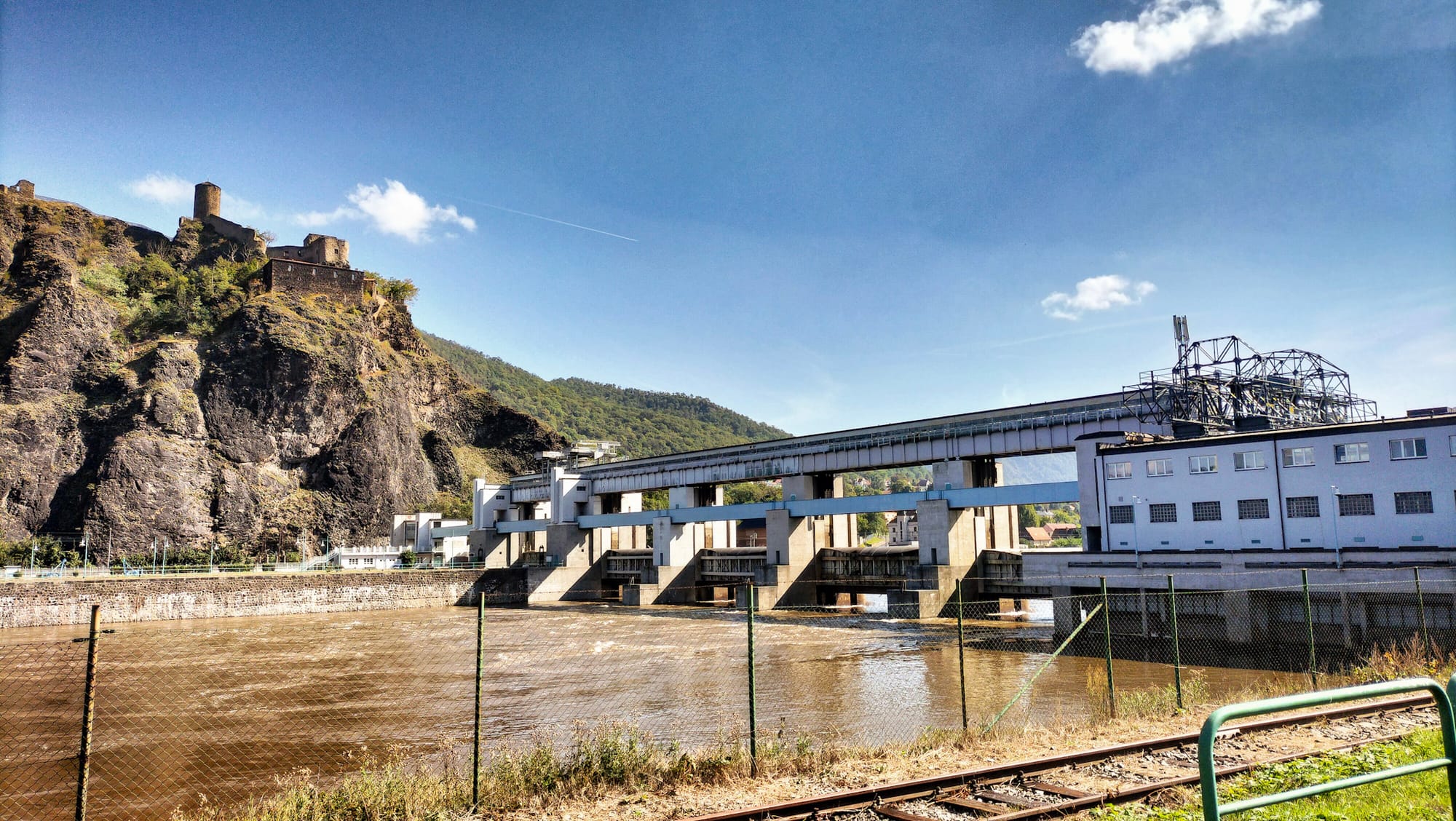 Die Anlage der Elbe-Staustufe bei Ústí nad Labem.